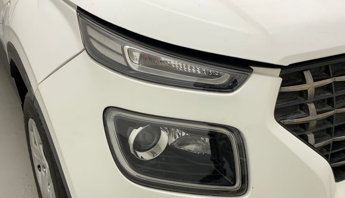2022 Hyundai VENUE S+ 1.2, Petrol, Manual, 13,575 km, Right headlight - Minor scratches