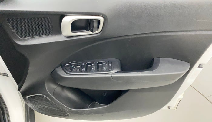2022 Hyundai VENUE S+ 1.2, Petrol, Manual, 13,575 km, Driver Side Door Panels Control