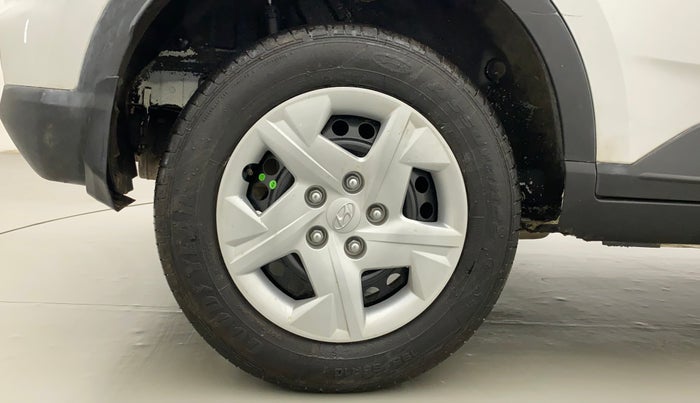 2022 Hyundai VENUE S+ 1.2, Petrol, Manual, 13,575 km, Right Rear Wheel