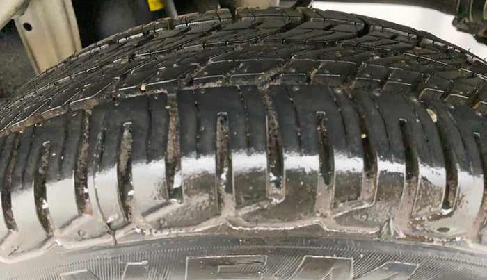 2009 Maruti Wagon R LXI, Petrol, Manual, 35,506 km, Left Rear Tyre Tread