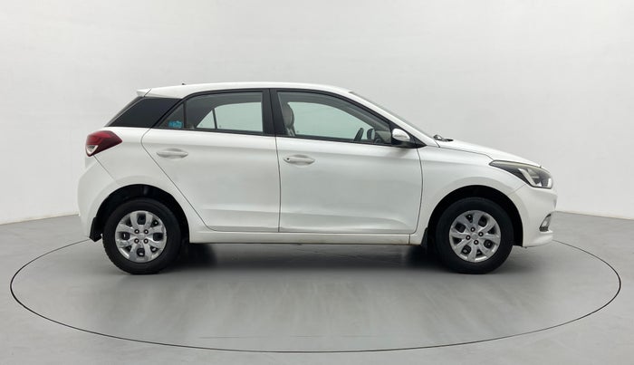 2017 Hyundai Elite i20 SPORTZ 1.2, Petrol, Manual, 55,563 km, Right Side View