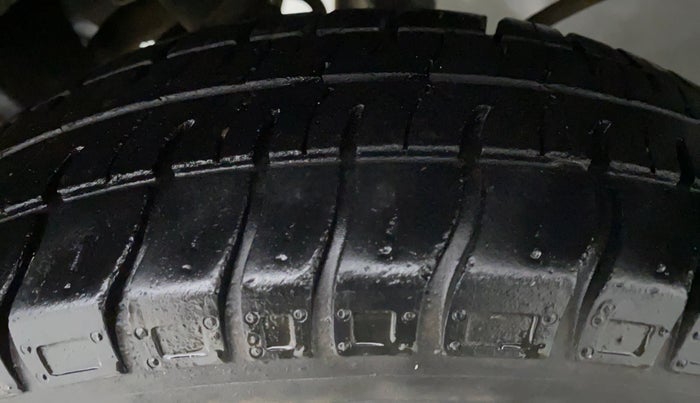 2016 Maruti Alto 800 VXI (O), Petrol, Manual, 13,863 km, Left Front Tyre Tread