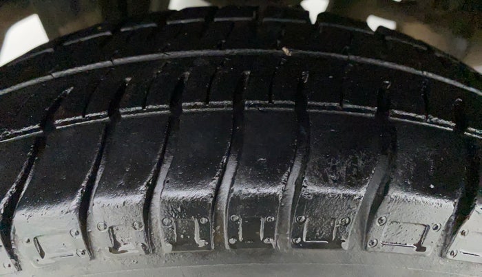 2016 Maruti Alto 800 VXI (O), Petrol, Manual, 13,863 km, Right Front Tyre Tread