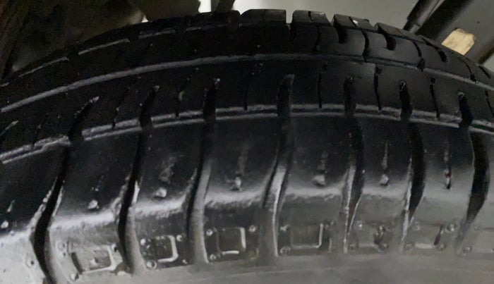 2016 Maruti Alto 800 VXI (O), Petrol, Manual, 13,863 km, Left Rear Tyre Tread