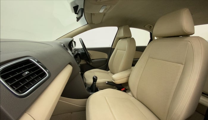 2014 Volkswagen Vento HIGHLINE DIESEL 1.6, Diesel, Manual, 71,309 km, Right Side Front Door Cabin