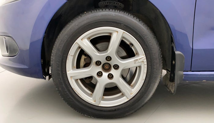 2014 Volkswagen Vento HIGHLINE DIESEL 1.6, Diesel, Manual, 71,309 km, Left Front Wheel