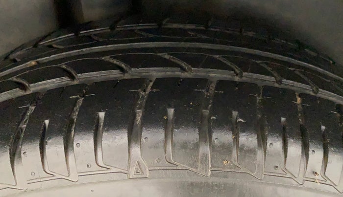 2014 Volkswagen Vento HIGHLINE DIESEL 1.6, Diesel, Manual, 71,309 km, Right Rear Tyre Tread