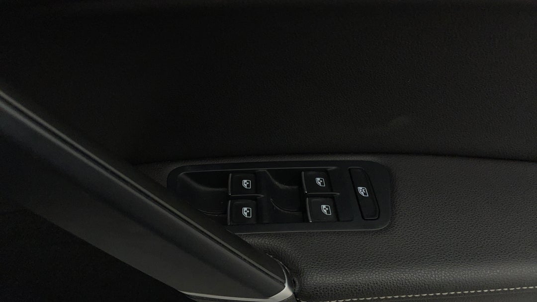 2020 Volkswagen Golf 110 Tsi Highline, Automatic, 62468 km, Drivers Side Door Panel Controls