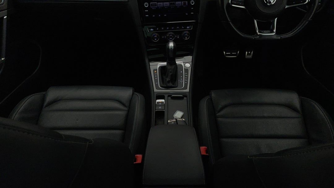 2020 Volkswagen Golf 110 Tsi Highline, Automatic, 62468 km, Center Console