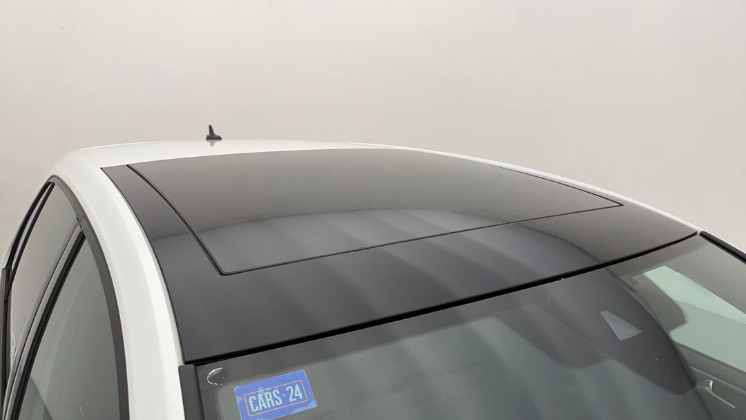 2020 Volkswagen Golf 110 Tsi Highline, Automatic, 62468 km, Roof/Sunroof View