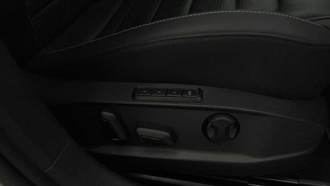 2020 Volkswagen Golf 110 Tsi Highline, Automatic, 62468 km, Drivers Side Adjustment Panel