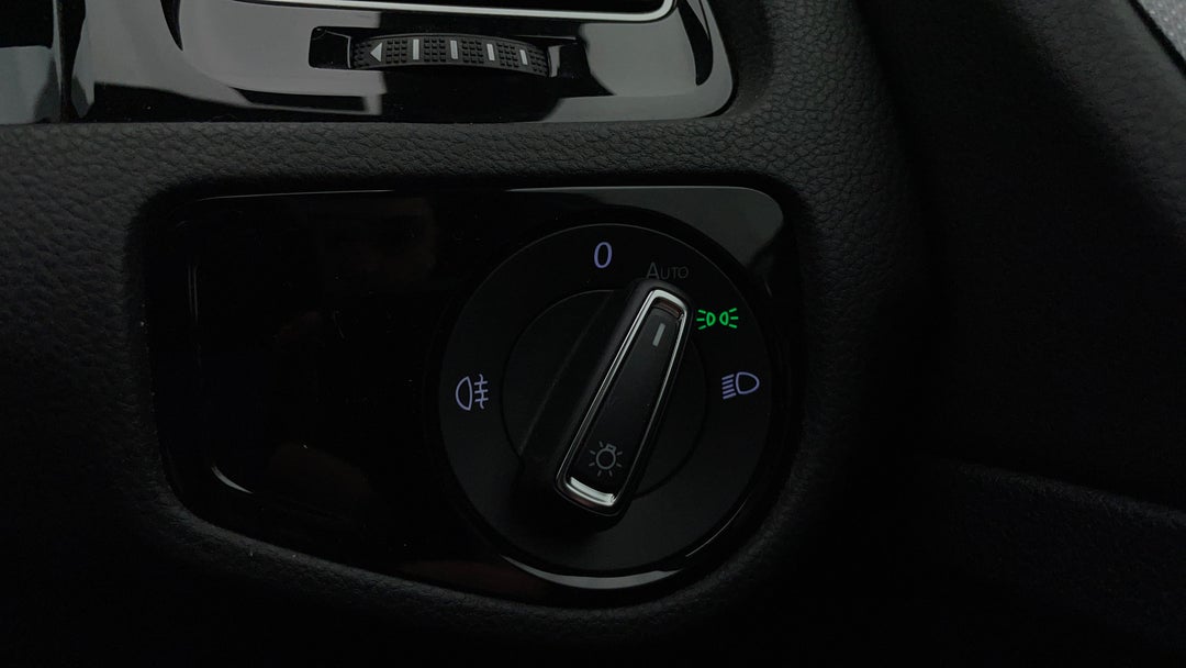 2020 Volkswagen Golf 110 Tsi Highline, Automatic, 62468 km, Utility Switches/Buttons