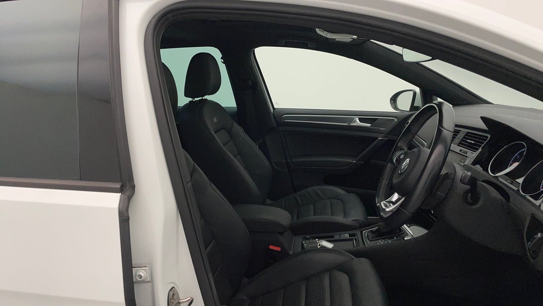 2020 Volkswagen Golf 110 Tsi Highline, Automatic, 62468 km, Right Side Front Door Cabin View