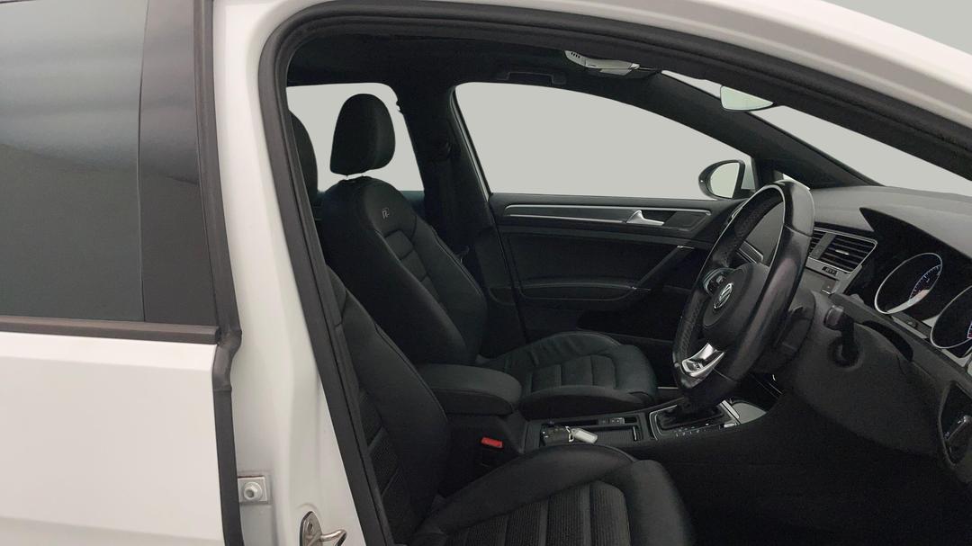 2020 Volkswagen Golf 110 Tsi Highline, Automatic, 62468 km, Right Side Front Door Cabin View