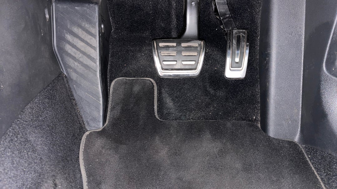 2020 Volkswagen Golf 110 Tsi Highline, Automatic, 62468 km, Pedals and Footmat