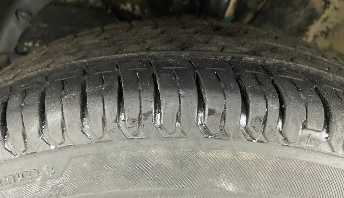 2019 Maruti Dzire VXI, Petrol, Manual, 17,510 km, Left Front Tyre Tread