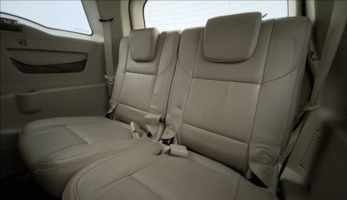 2016 Mahindra XUV500 W10, Diesel, Manual, 76,295 km, Third Seat Row ( optional )