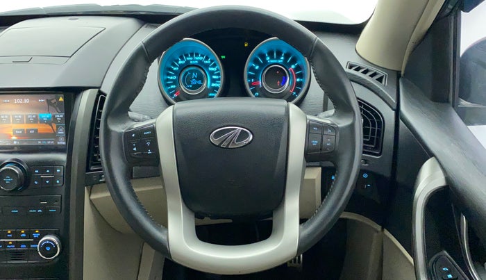 2016 Mahindra XUV500 W10, Diesel, Manual, 76,295 km, Steering Wheel Close Up