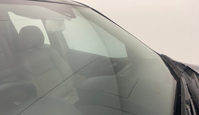 2016 Mahindra XUV500 W10, Diesel, Manual, 76,295 km, Front windshield - Minor spot on windshield