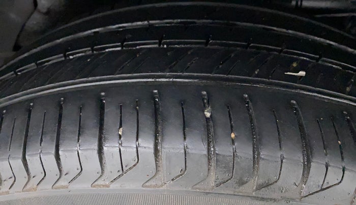 2016 Mahindra XUV500 W10, Diesel, Manual, 76,295 km, Left Rear Tyre Tread
