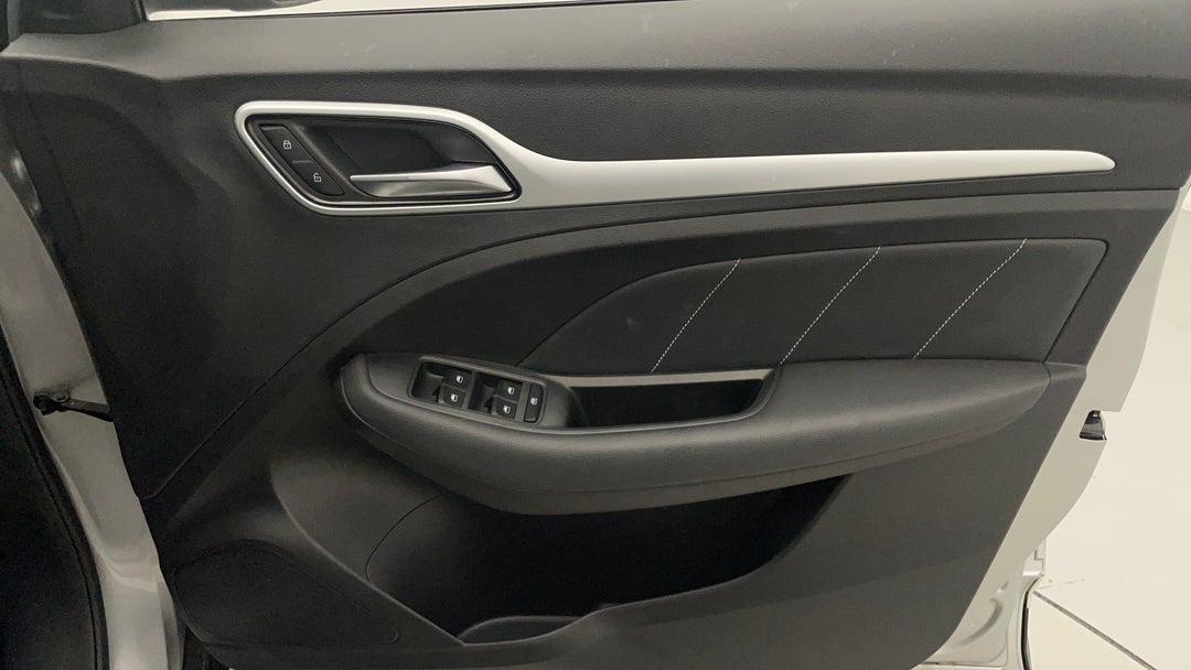 2024 MG ZS Excite, Automatic, 4112 km, Speaker View