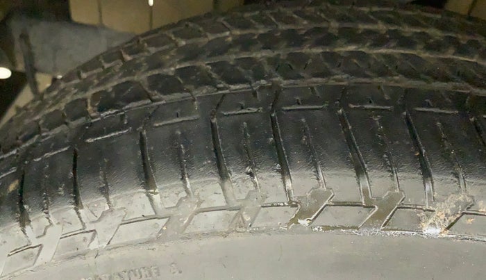 2017 Mahindra Scorpio S11 2WD, Diesel, Manual, 33,074 km, Left Front Tyre Tread