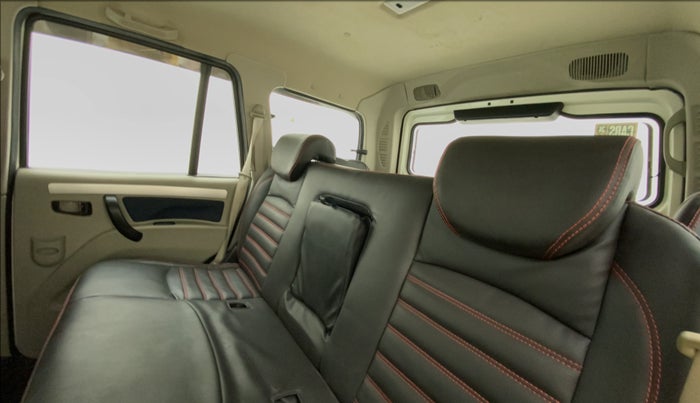 2017 Mahindra Scorpio S11 2WD, Diesel, Manual, 33,074 km, Right Side Rear Door Cabin