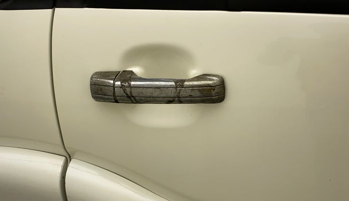 2017 Mahindra Scorpio S11 2WD, Diesel, Manual, 33,074 km, Right rear door - Chrome on handle has slight discoularation