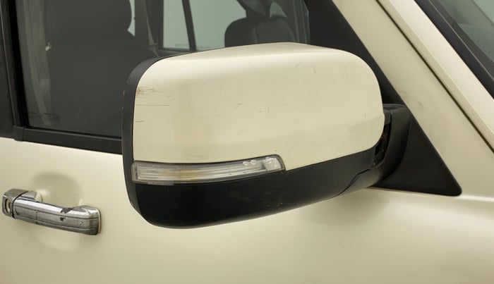 2017 Mahindra Scorpio S11 2WD, Diesel, Manual, 33,074 km, Right rear-view mirror - Cover has minor damage