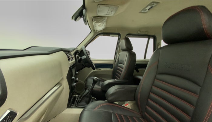 2017 Mahindra Scorpio S11 2WD, Diesel, Manual, 33,074 km, Right Side Front Door Cabin