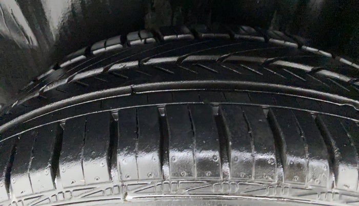 2015 Skoda Rapid 1.5 TDI AT ELEGANCE, Diesel, Automatic, 53,133 km, Left Rear Tyre Tread