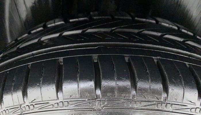 2015 Skoda Rapid 1.5 TDI AT ELEGANCE, Diesel, Automatic, 53,133 km, Right Rear Tyre Tread
