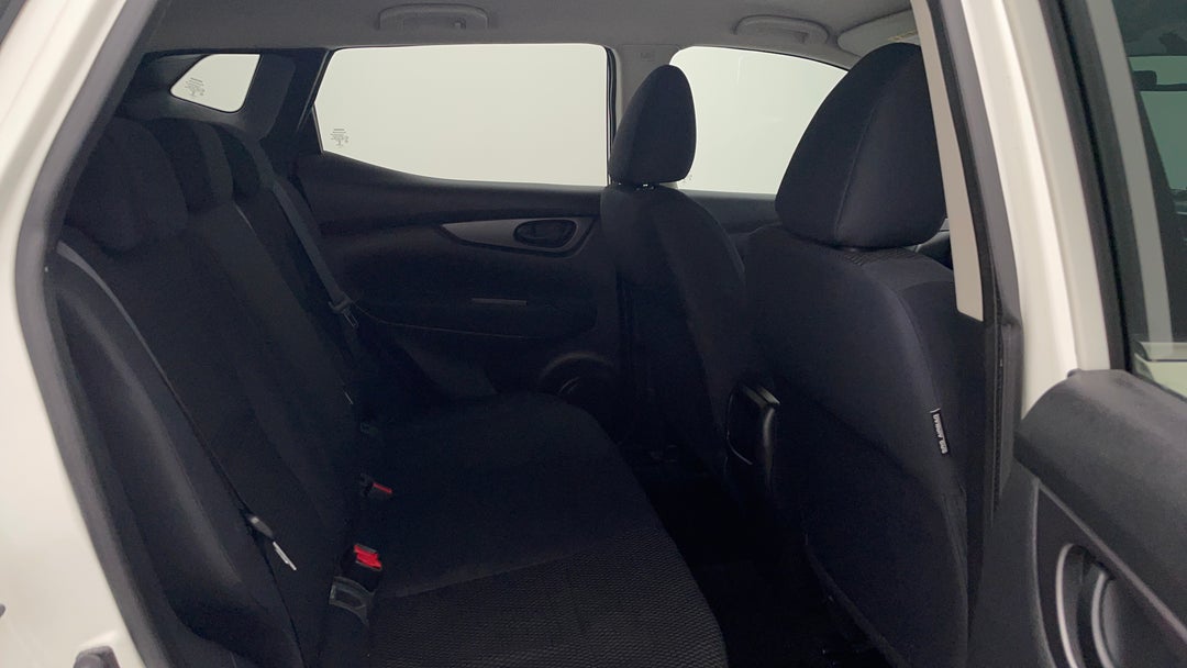 2015 Nissan Qashqai St, Automatic, 111164 km, Right Side Rear Door Cabin View