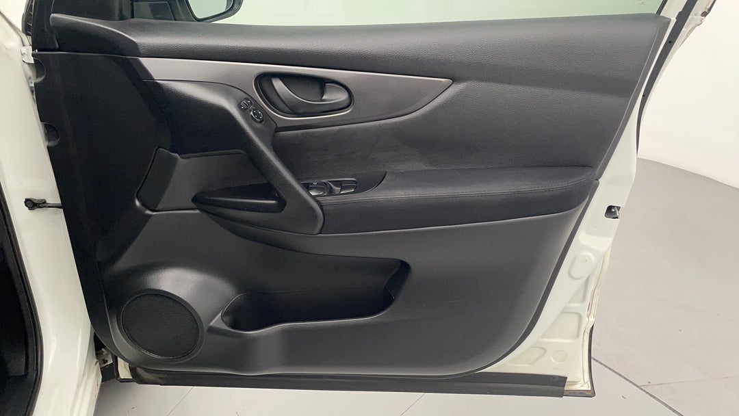 2015 Nissan Qashqai St, Automatic, 111164 km, Speaker View