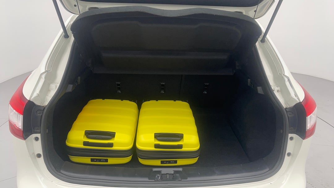 2015 Nissan Qashqai St, Automatic, 111164 km, Boot Inside View with Luggage