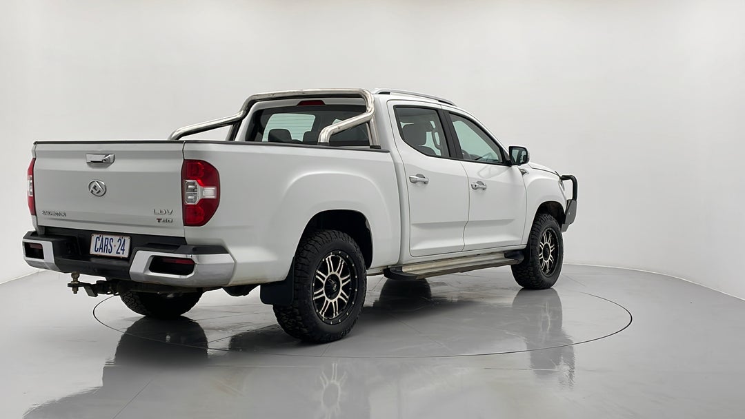 Right Back Diagonal (45- Degree) View