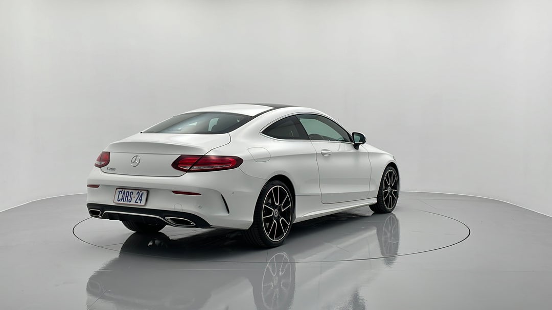 Right Back Diagonal (45- Degree) View