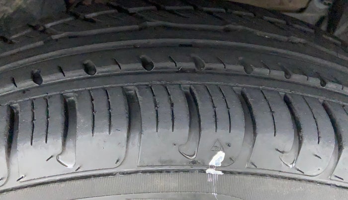 2016 Renault Duster RXL PETROL, Petrol, Manual, 25,166 km, Right Front Tyre Tread