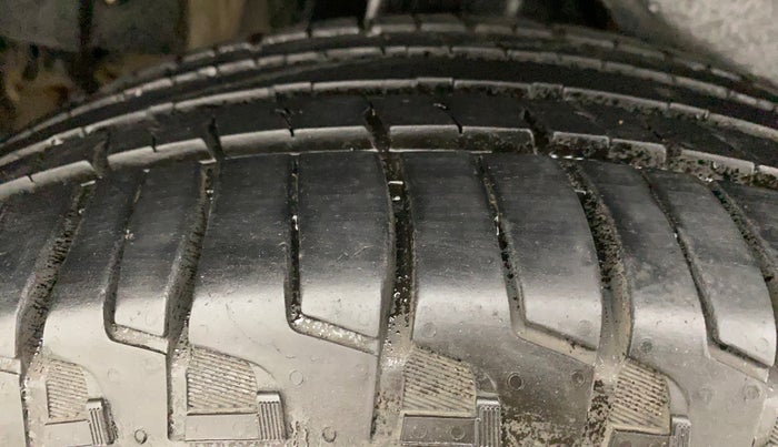 2015 Mahindra XUV500 W4, Diesel, Manual, Right Rear Tyre Tread