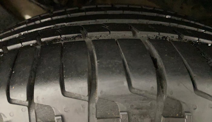 2015 Mahindra XUV500 W4, Diesel, Manual, Left Front Tyre Tread