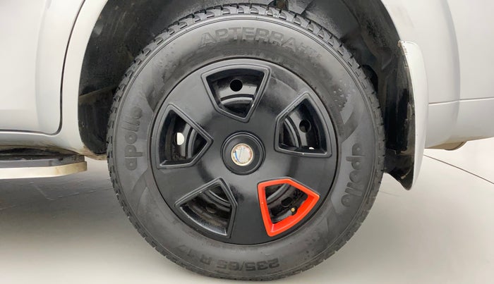 2015 Mahindra XUV500 W4, Diesel, Manual, Left Rear Wheel