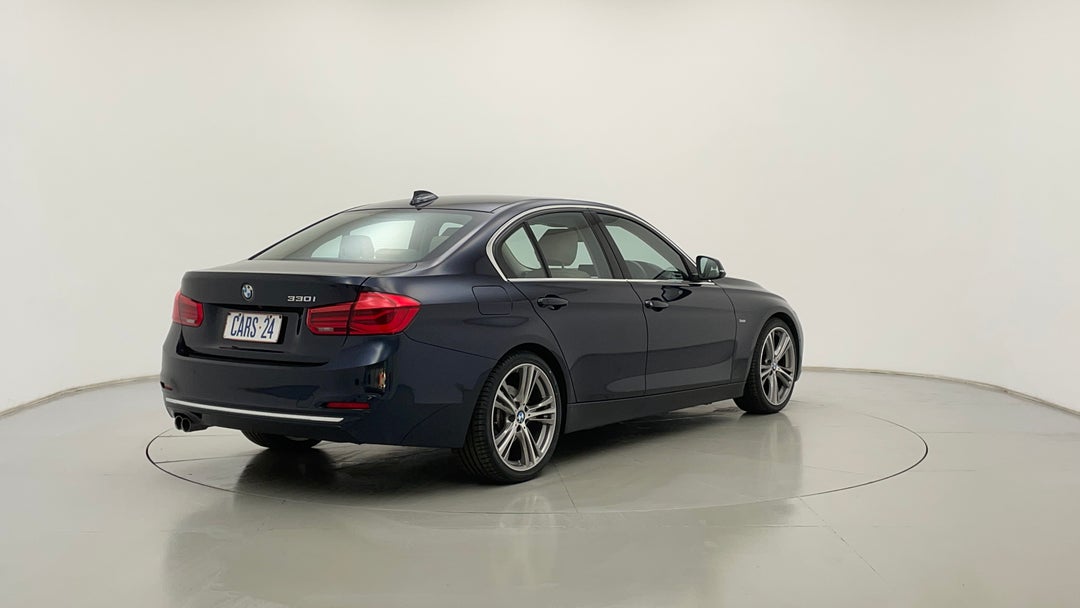 Right Back Diagonal (45- Degree) View