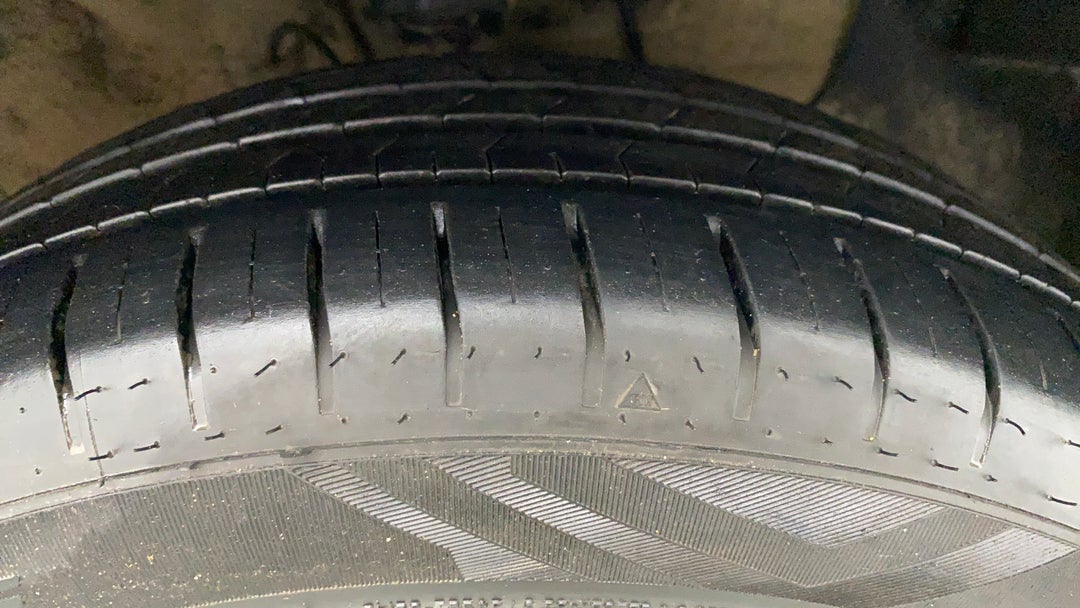 Right Front Tyre Tread