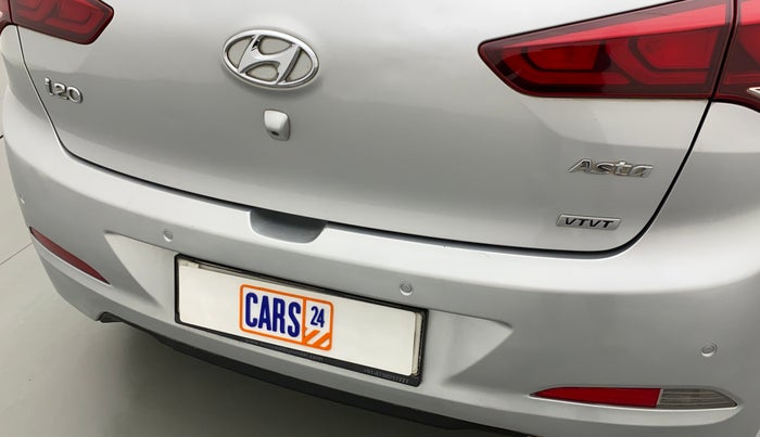 2016 Hyundai Elite i20 ASTA 1.2, CNG, Manual, 94,461 km, Infotainment system - Parking sensor not working