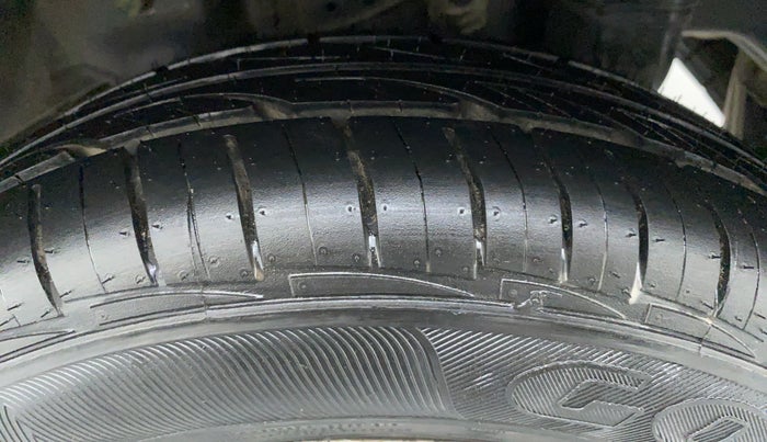 2016 Hyundai Eon ERA PLUS, Petrol, Manual, 40,179 km, Left Rear Tyre Tread