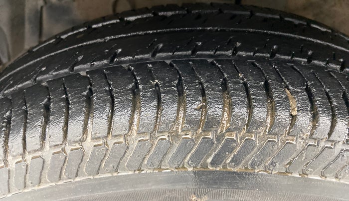 2016 Maruti Swift Dzire VXI, Petrol, Manual, 36,678 km, Left Front Tyre Tread