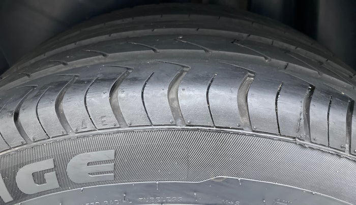 2021 Skoda KUSHAQ AMBITION 1.0 TSI MT, Petrol, Manual, 9,653 km, Left Rear Tyre Tread