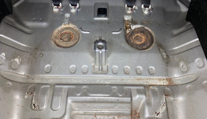 2014 Maruti Wagon R Stingray VXI, Petrol, Manual, 89,002 km, Boot floor - Slight discoloration