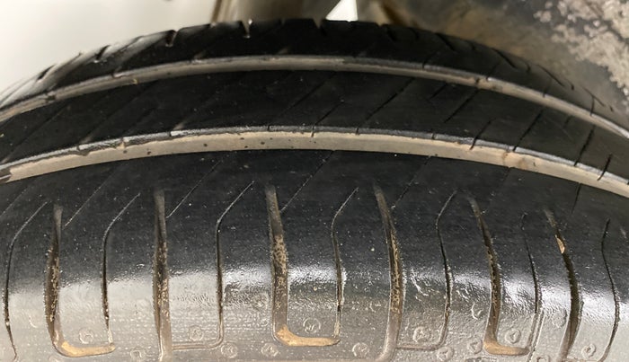 2014 Maruti Wagon R Stingray VXI, Petrol, Manual, 89,002 km, Right Rear Tyre Tread