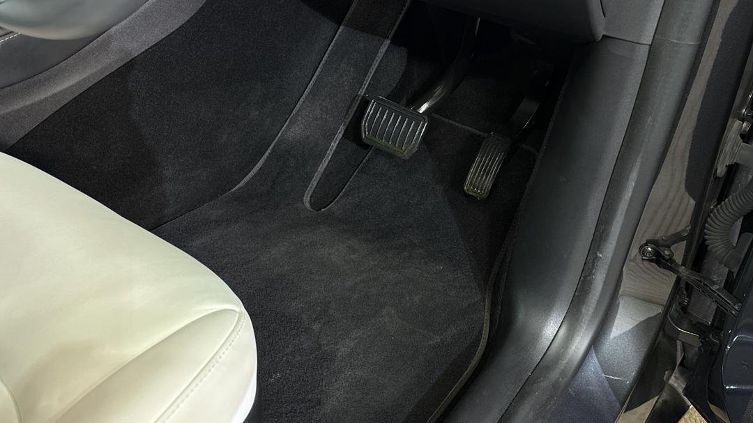 2023 Tesla Model Y Rear-wheel Drive, Automatic, 34647 km, Pedals and Footmat